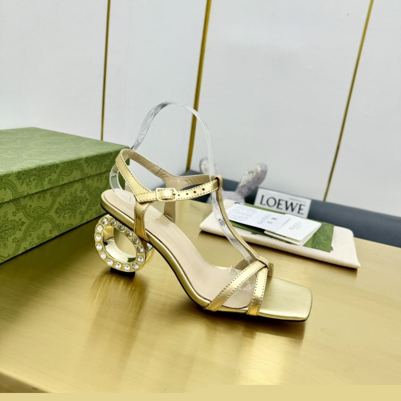 G*u*i sandals